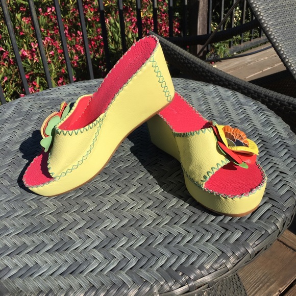 BCBG Max Azria platform sandals - Picture 3 of 4